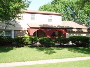 219 N Braintree Dr, Schaumburg, IL 60194