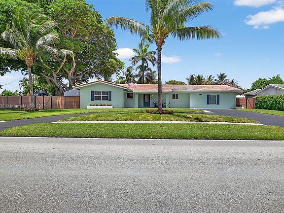 3rd image of 1019 SE 12th Ave