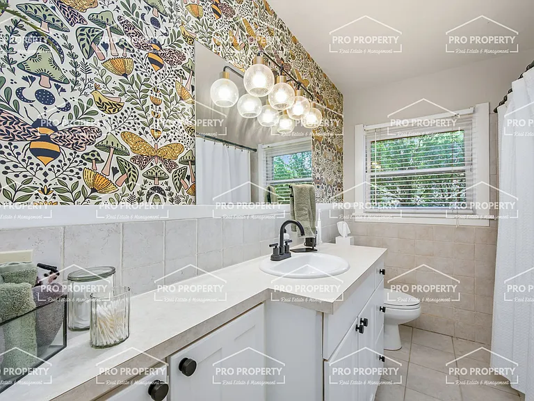 321 W 6th St — Photo 12