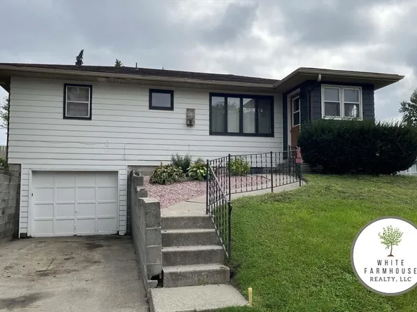 917 Maple St, Pender, NE 68047