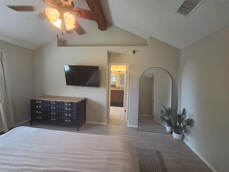 1604 Kimmerling Ln — Photo 10