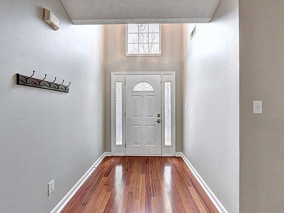3rd image of 860 Mount Royal Cv