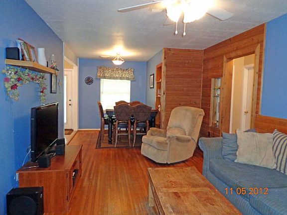 2nd image of 215 Redwood St