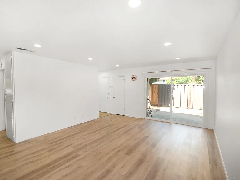 5013 Pine Tree Ter — Photo 2