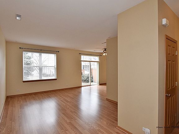 3rd image of 525 Heritage Ct #525