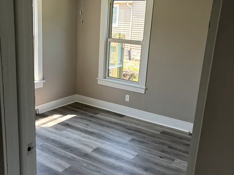 325 E Lincoln St — Photo 7