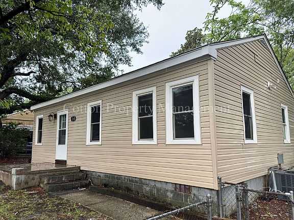 3rd image of 2610 Dare St