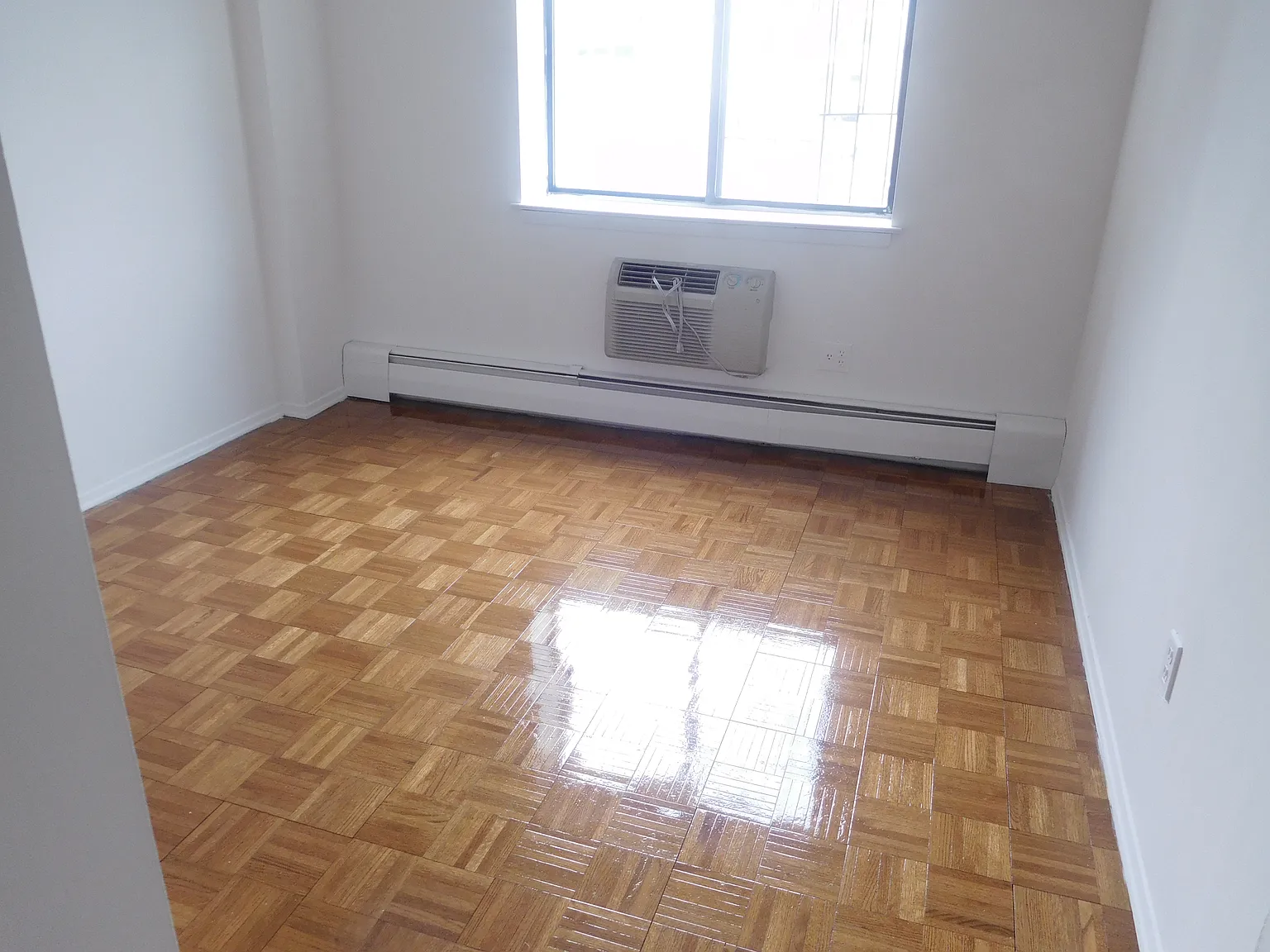 2 bed, 900 sqft, $3,100 — Photo 4