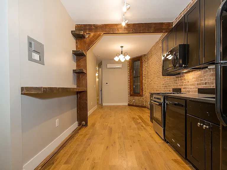 162 Pulaski St #3L — Photo 10