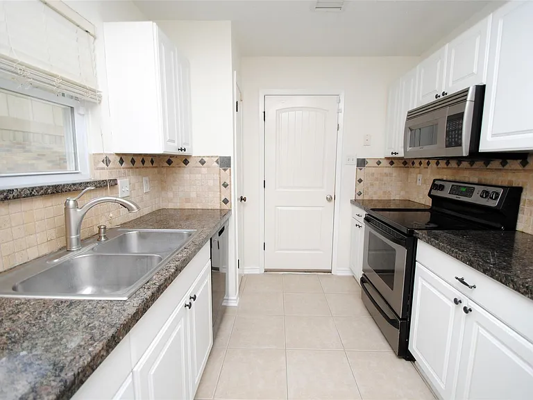 22619 Leedstown Ln — Photo 10
