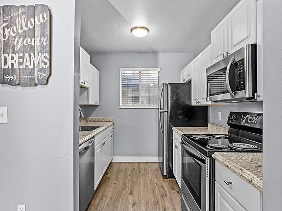2nd image of 3154 Lakeside Dr APT 205