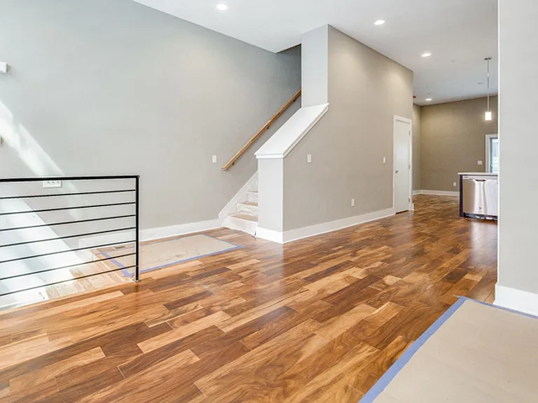 13 Bank St — Photo 3