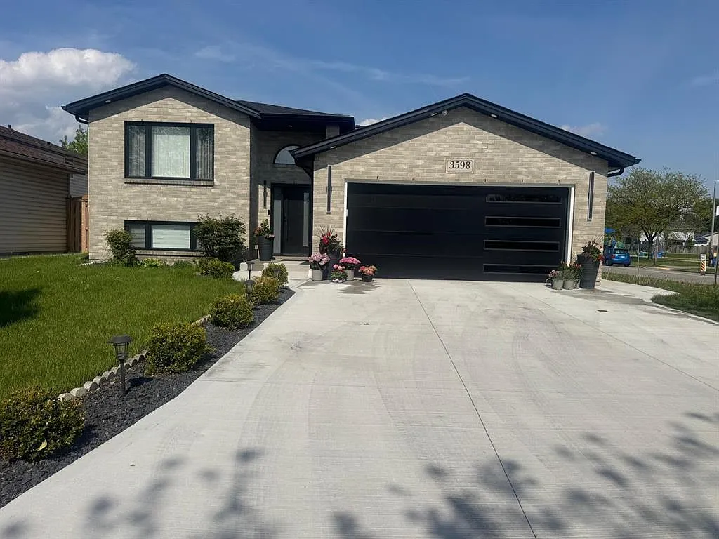 Photo 1 of 10 - 3598 Caribou Cres #BASEMENT - Windsor, ON Primary Photo - 3598 Caribou Cres #BASEMENT