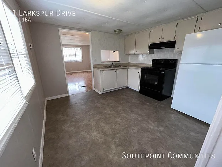 11 Larkspur Dr — Photo 2