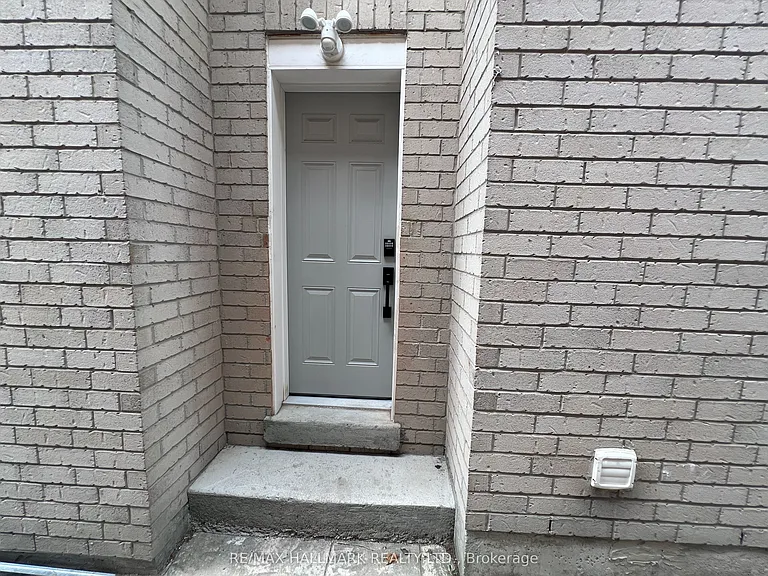 15 Cormorant Cres #BASEMENT — Photo 2