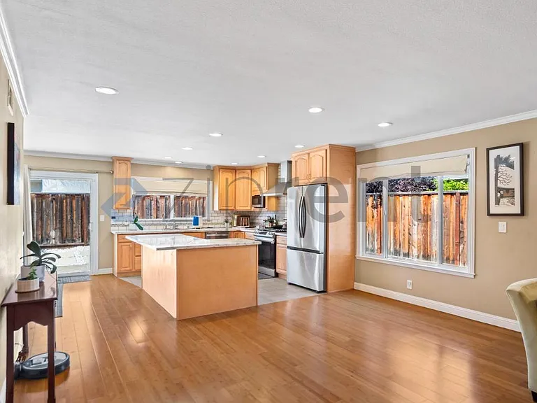 2211 Fountain Oaks Dr — Photo 9