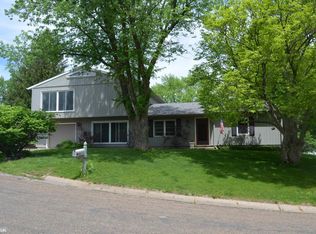 1021 Maywood Dr, Oskaloosa, IA 52577