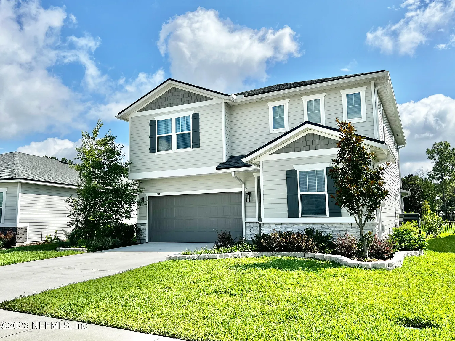 4 bed, 2.5 bath, 2647 sqft, $2,700 — Photo 2