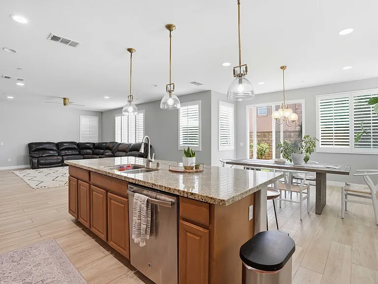 24545 Rosette Ln — Photo 14