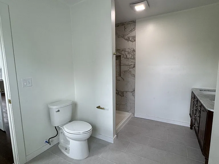 510 Winfield St — Photo 32