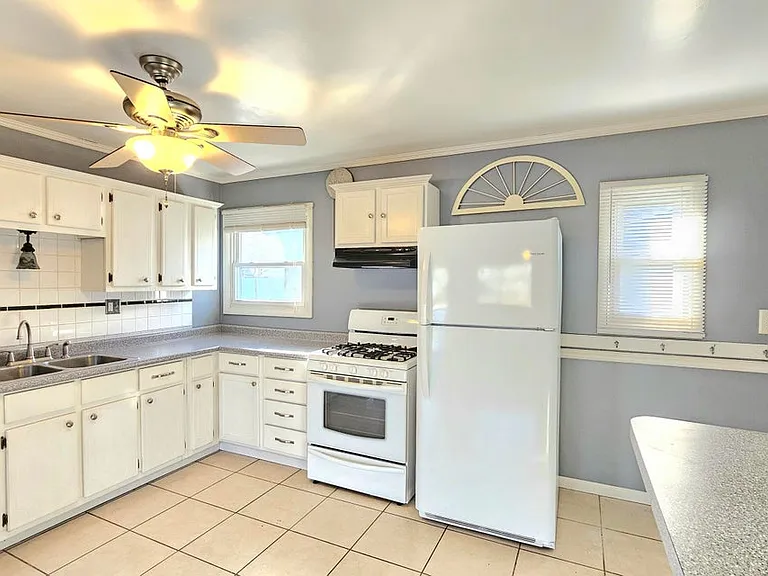 1205 Hoyt St — Photo 6