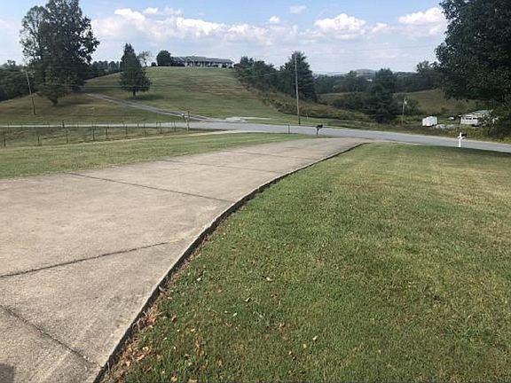 3rd image of 325 Lee Shelton Ln