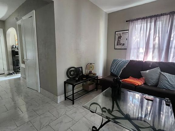 3rd image of 111 S Grandview Ave APT 2