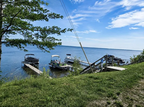 117 Oliver Dr, Houghton Lake MI