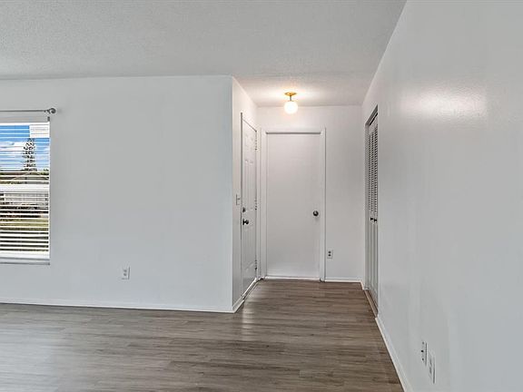 4th image of 2810 20th Avenue Dr W