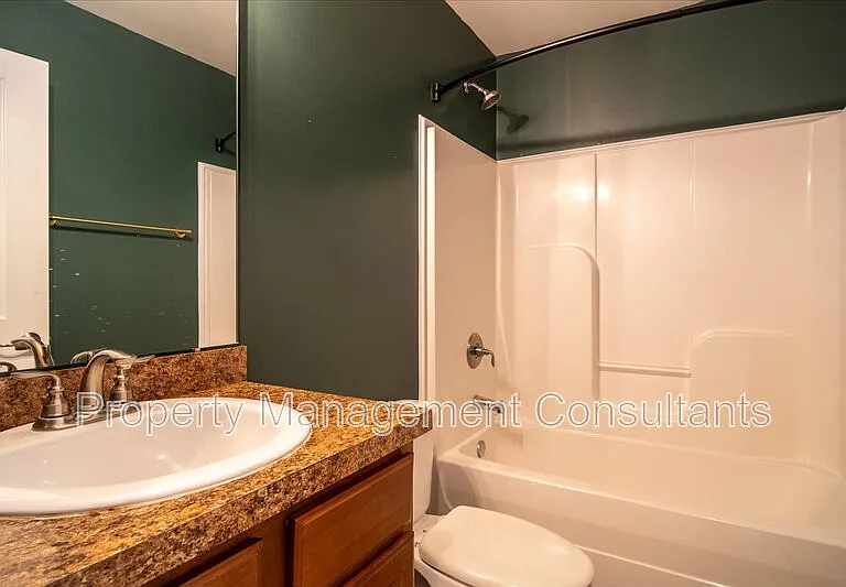 108 Oak Shade Dr — Photo 9