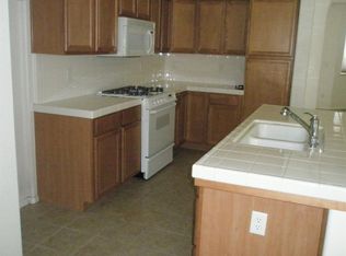 614 W Edinburgh Ln, Clovis, CA