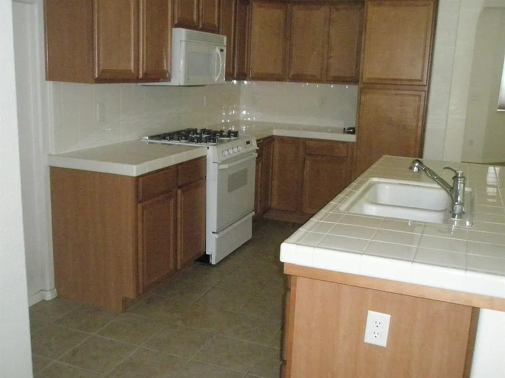614 W Edinburgh Ln photo 1