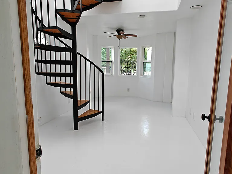 495 Telford Ln — Photo 23