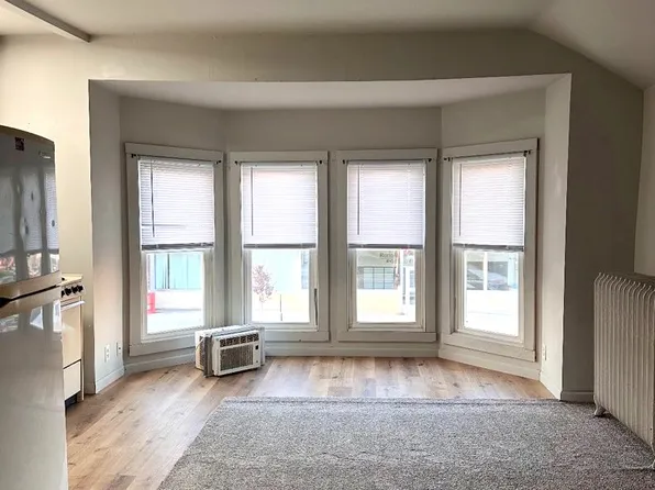 404 W 2nd St, Dixon, IL