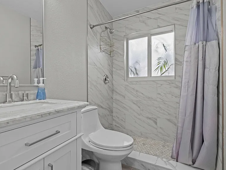 1007 NE 9th Ct — Photo 16