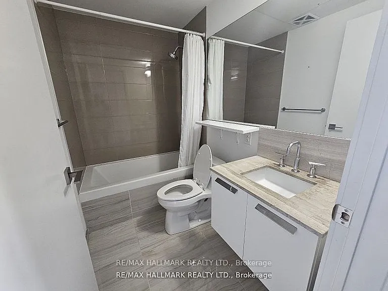 50 Charles St E #2202 — Photo 4
