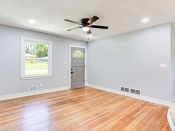 2nd image of 1155 Evelyn Dr