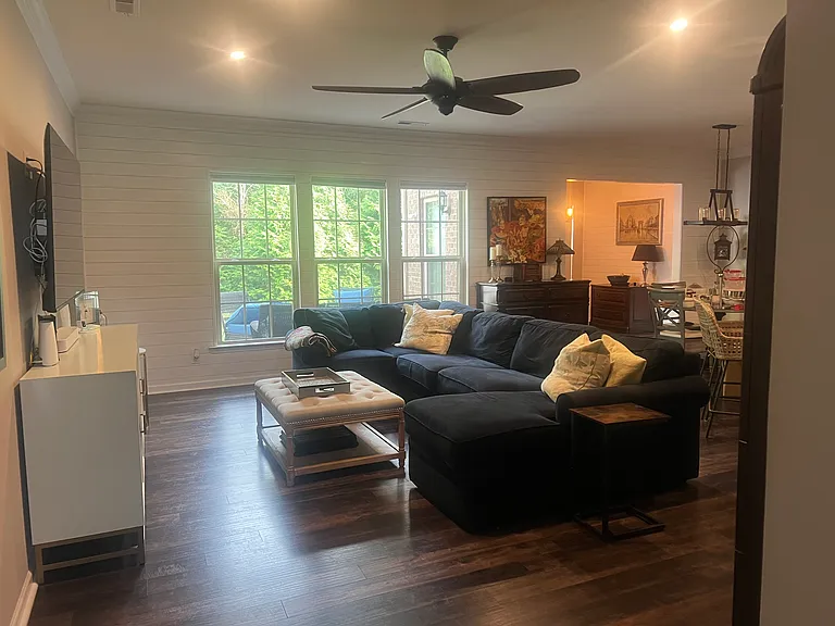 Livingroom with automatic shades