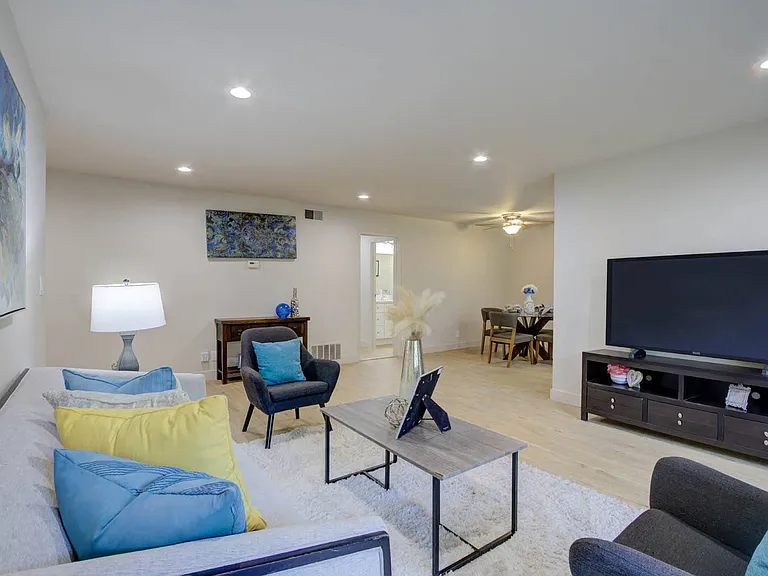 Crestview Apartments — Photo 4