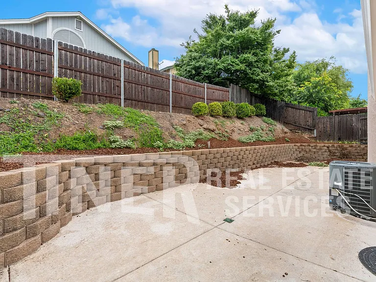 3421 Cobblestone Dr — Photo 20