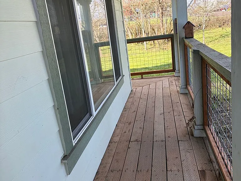 183 E Roosevelt St — Photo 2
