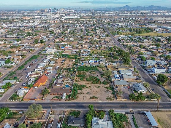 2nd image of 832 E Roeser Rd