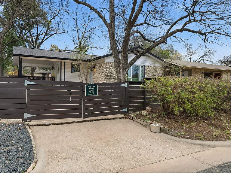 2905 Brinwood Ave — Photo 1