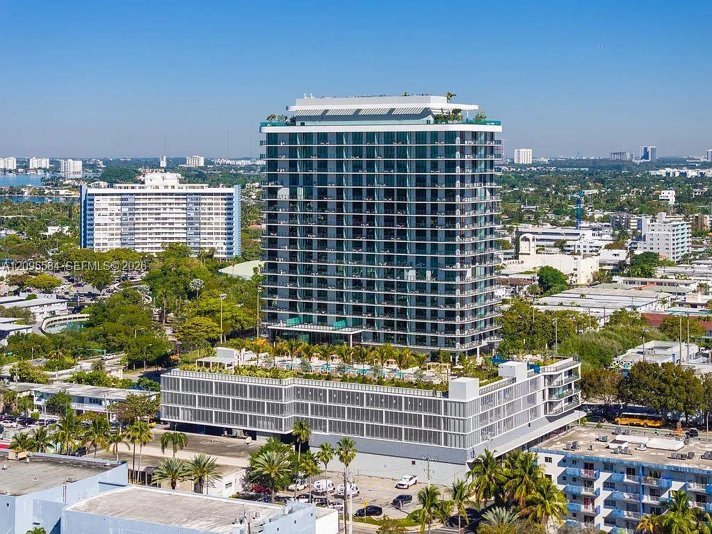 2 bed, 2.0 bath, 698 sqft, $6,500 — Photo 2