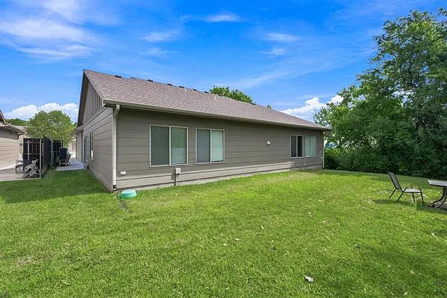 3 bed, 1612 sqft, $1,800 — Photo 3