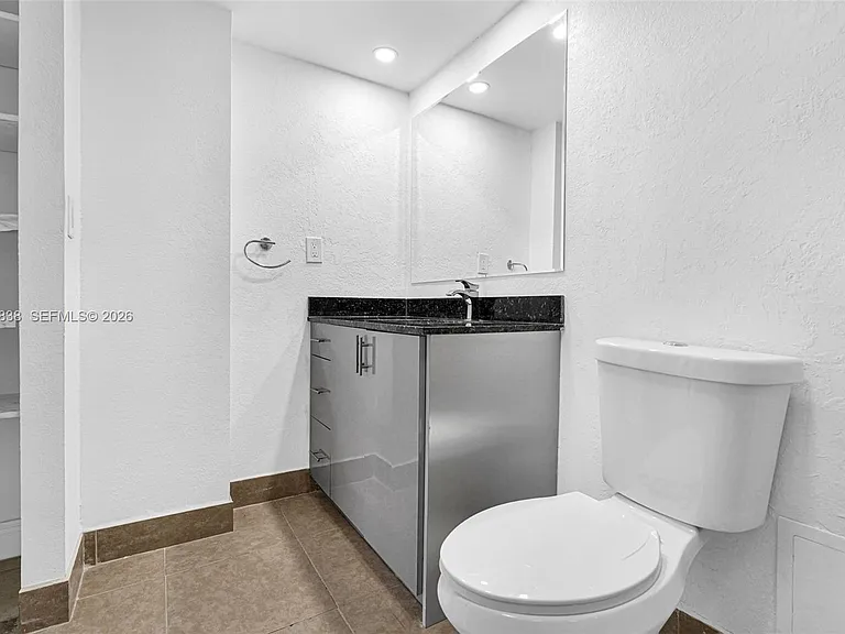 3401 N Country Club Dr #307 — Photo 8