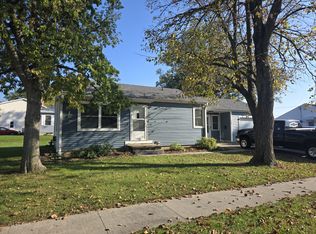 128 E 17th St N, Newton, IA 50208