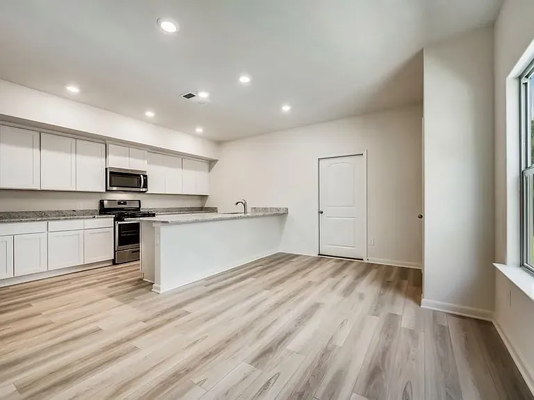 1224 Parker Dr — Photo 4