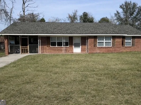 64 Lakeside Dr, Hazlehurst, GA 31539