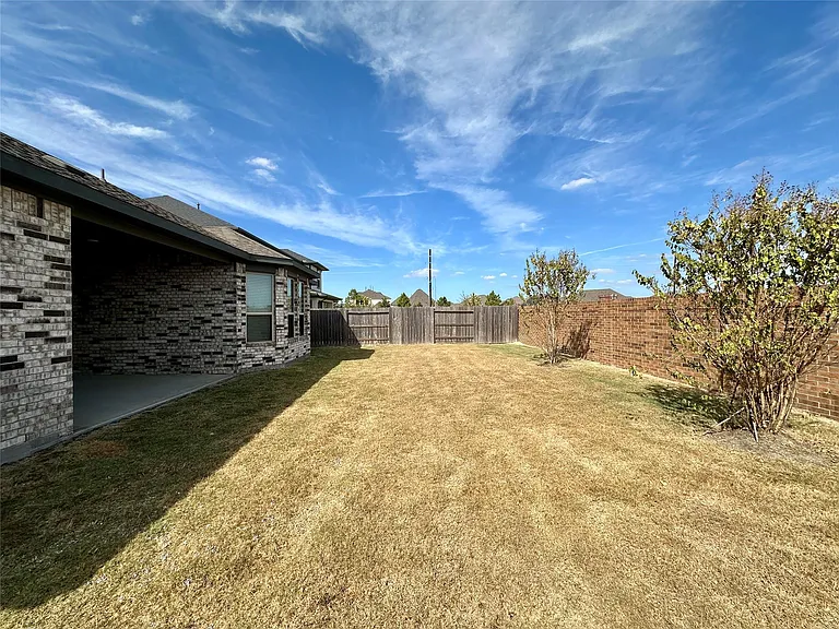 9218 Rocking Plain Ln — Photo 25